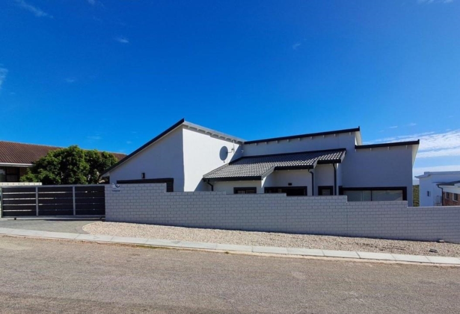 3 Bedroom Property for Sale in Wavecrest Eastern Cape